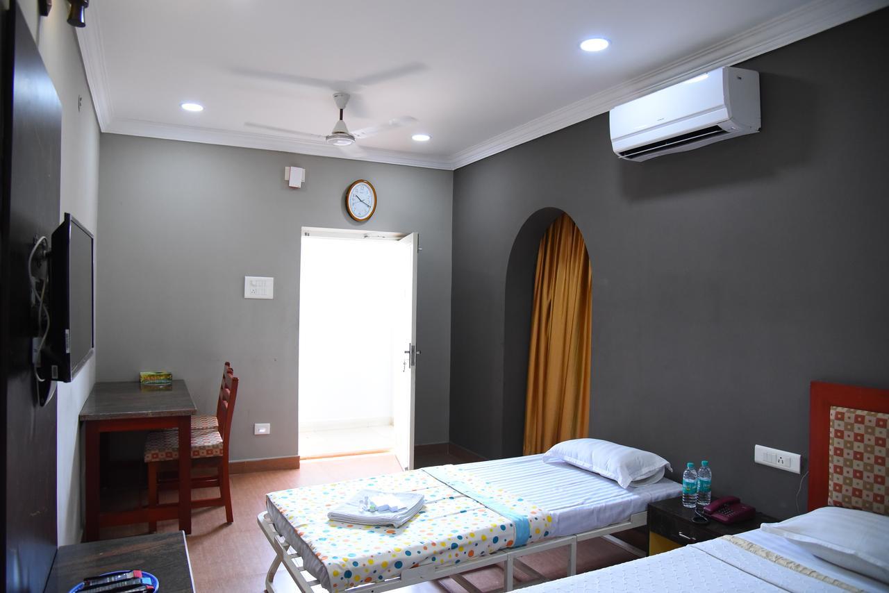 King Park Hotel Pondicherry Exterior photo