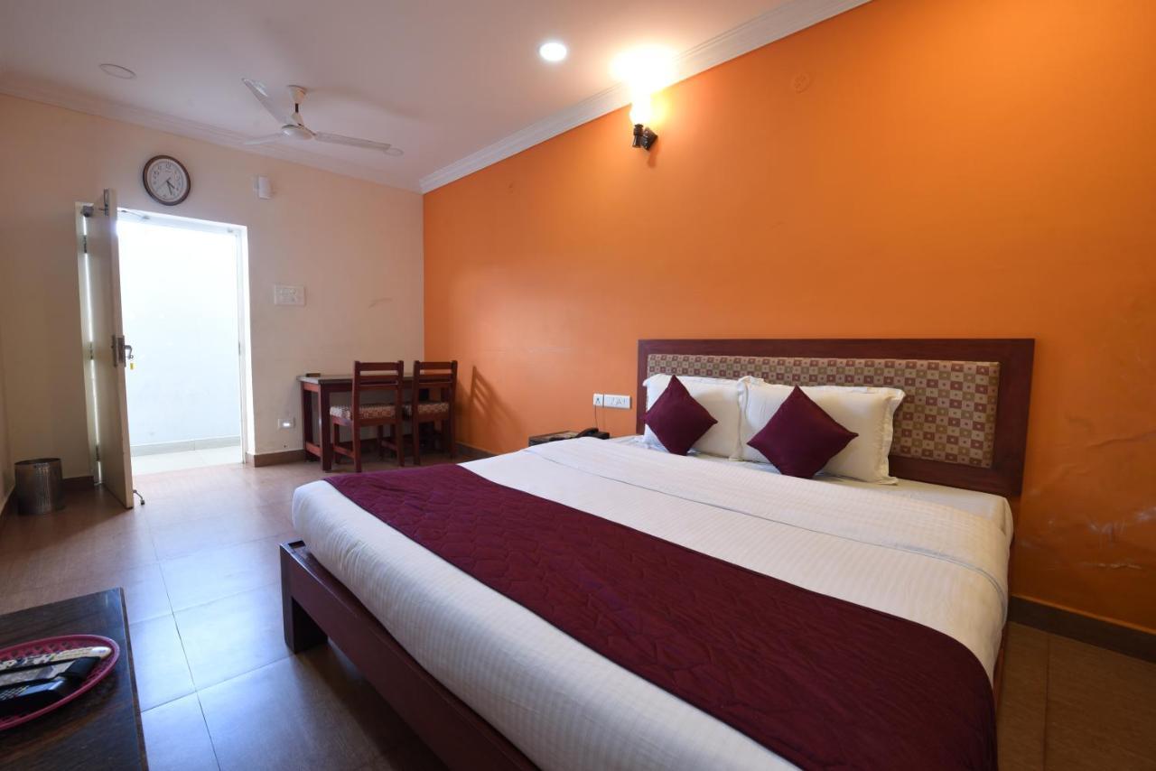 King Park Hotel Pondicherry Exterior photo